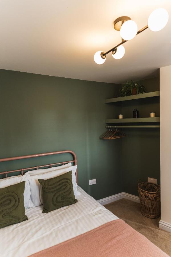 Wych Cottage, Striking 2 Bed, Parking, Ground Floor Flat - Step Free Самъртън Екстериор снимка